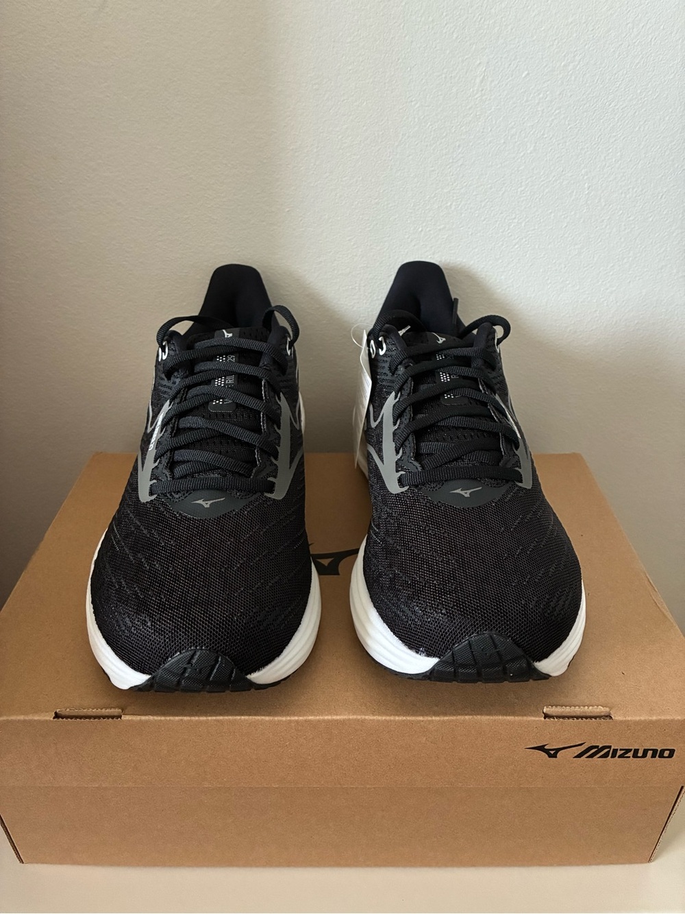 Mizuno Men's Wave Rider 29 Wide Running Shoe - Black/White